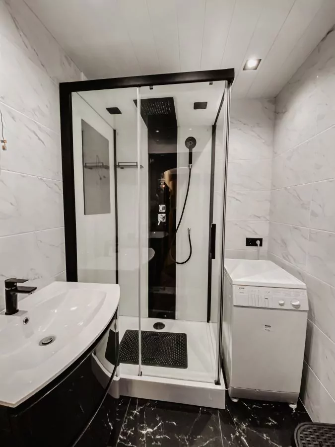 Ремонт ванной комнаты и санузла бело-черный стиль